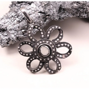 Antique Vintage Floral Pendant – Handmade Black Stone Victorian Necklace, 1990s Boho Gothic Jewelry, Unique Old Style Gift