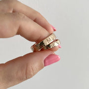 Heart-shaped diamond couple ring set, romantic and luxurious jewelry choice.