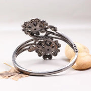 Vintage 1980s Floral Silver Cuff Bracelet – 925 Sterling Silver Handmade Double Flower Design with Purple Gemstone, Elegant Antique Jewelry