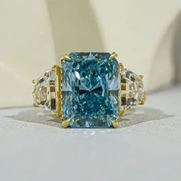 Big diamond rings with sparkling luxury diamonds and bold design