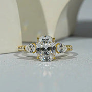 Antique looking wedding rings with timeless vintage diamond elegance