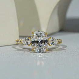 Antique looking wedding rings with timeless vintage diamond elegance