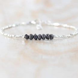 bracelet gold and with Black diamond uncut and uncut Black diamond luxury jewelry display.
