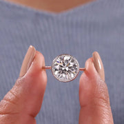 2 carat diamond engagement ring with bold sparkling centerpiece
