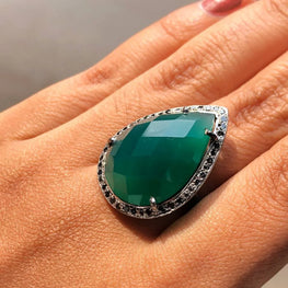Exquisite Art Deco Emerald Pear Halo Ring in 925 Sterling Silver for Wedding or Promise Gift