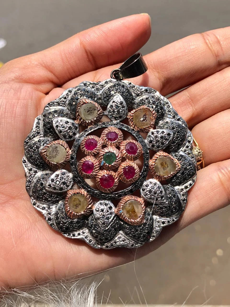 Vintage Style Circle Delicate Pendant