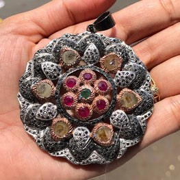 Vintage Style Circle Delicate Pendant
