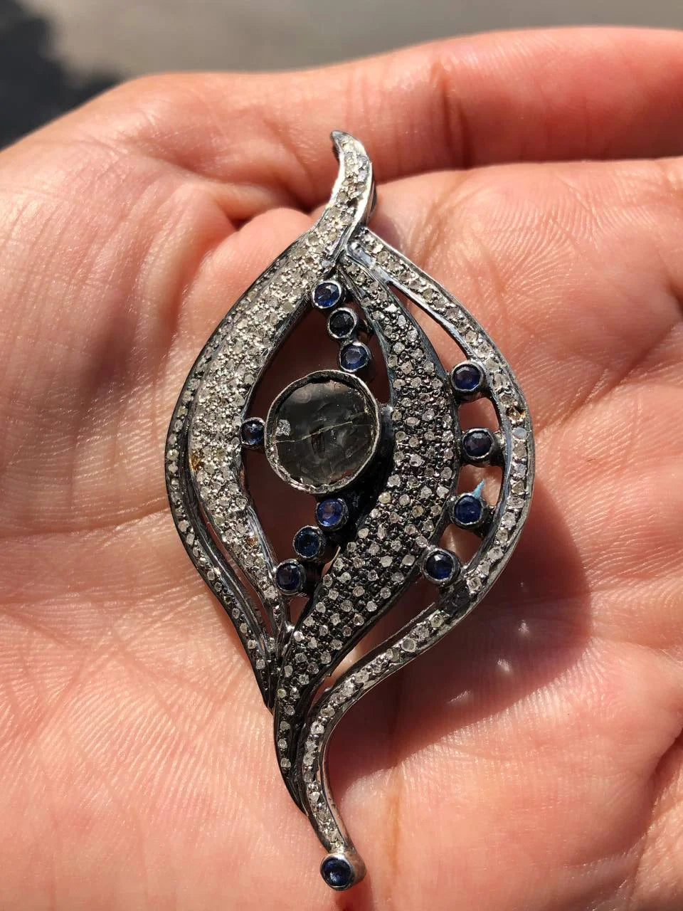Antique Shape Delicate Pendant