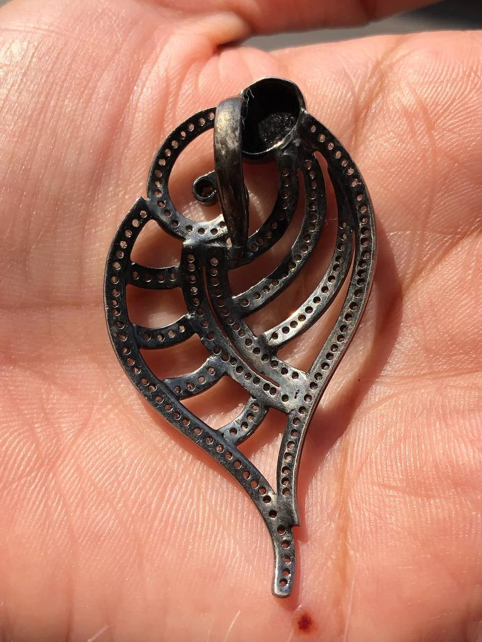 Shell Shape Stunning Pendant