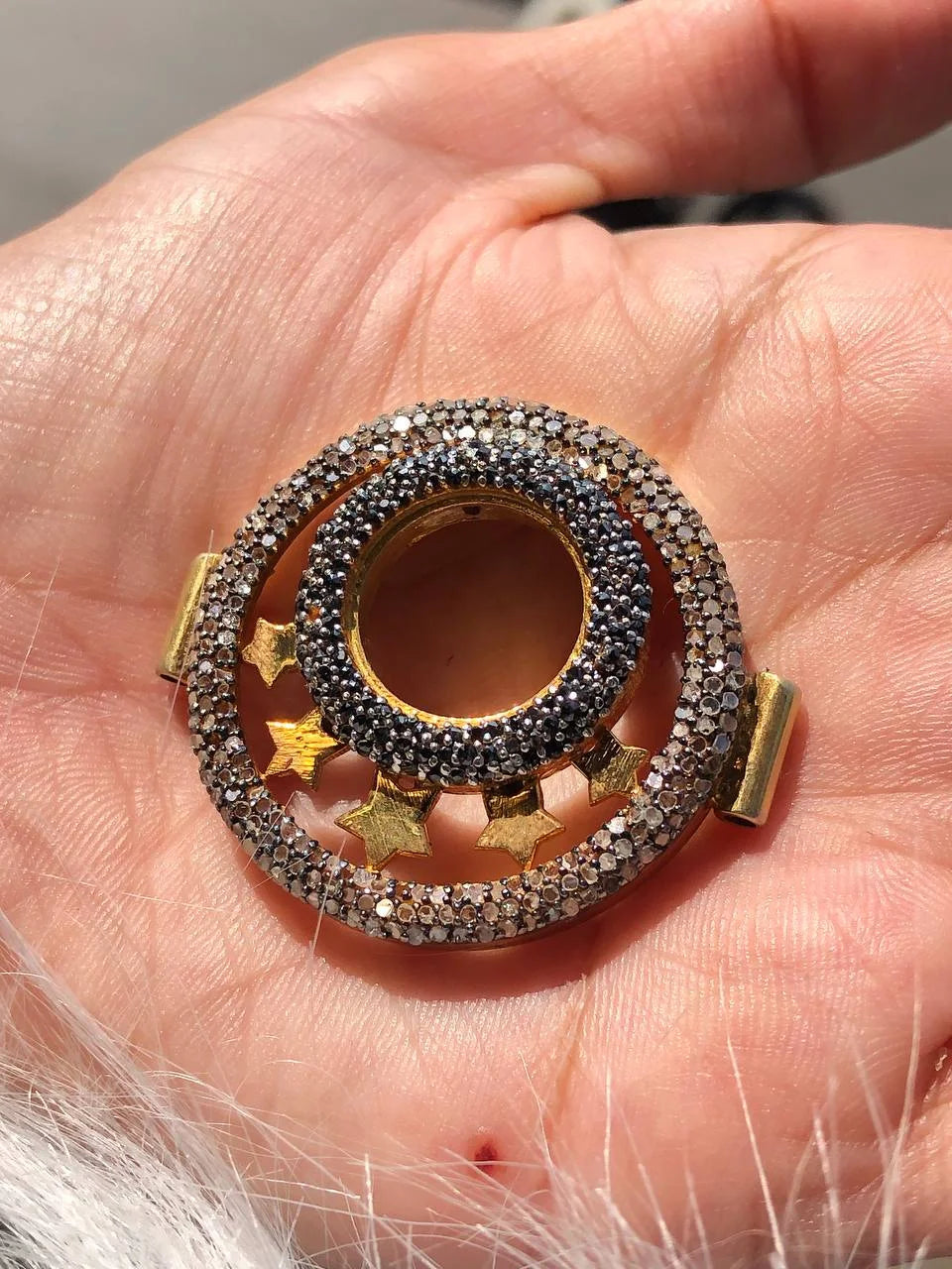 Stunning Brooch Pin Elegant Accessories