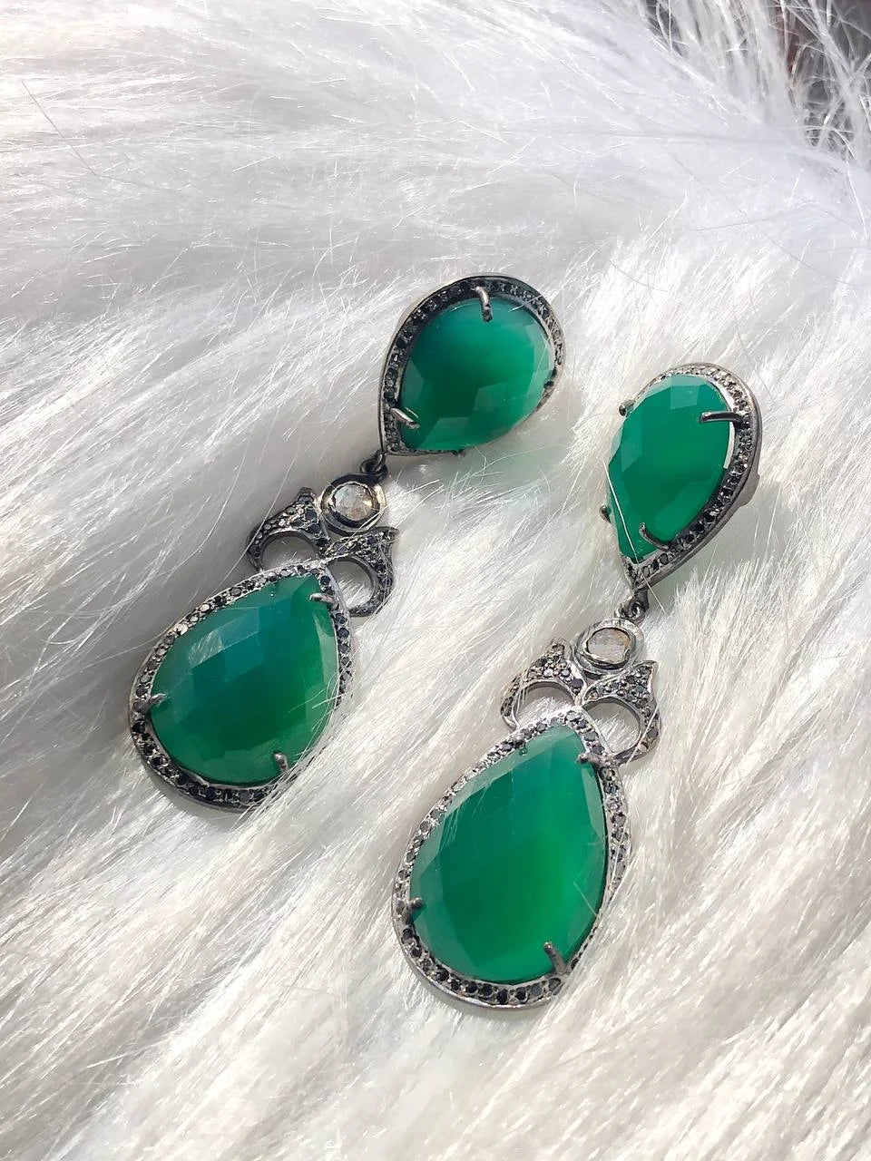 Art Deco Sterling Silver Emerald Dangle Earrings: Exquisite & Delicate Statement Jewelry
