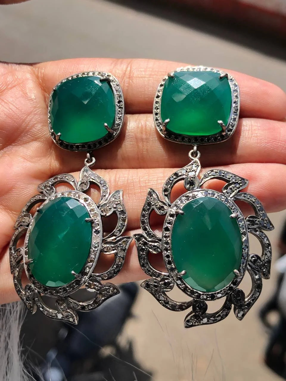 Art Deco Sterling Silver Earrings with Emerald Gemstone - Exquisite Delicacy