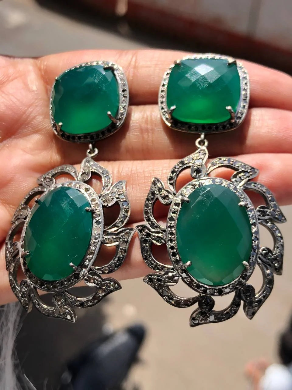 Art Deco Sterling Silver Earrings with Emerald Gemstone - Exquisite Delicacy